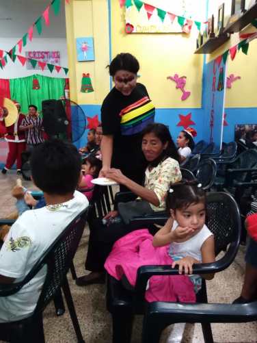 Agasajo de niños con VIH - SIlueta X - Cámara LGBT - Transmasculinos Ecuador 2019 -niños enfermeddes catastroficas - Diane Rdríguez (1)